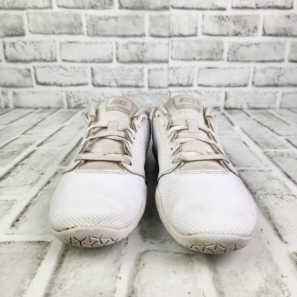 Nike Cheer Sideline IV Women Sz 7 White Casual Shoes Low Top Sneaker 943790-100 - Picture 2 of 10